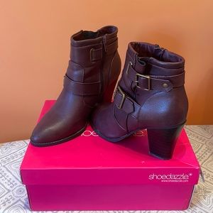 Shoedazzle women ankle booties with side zippers| Size 9| Color Burgundy